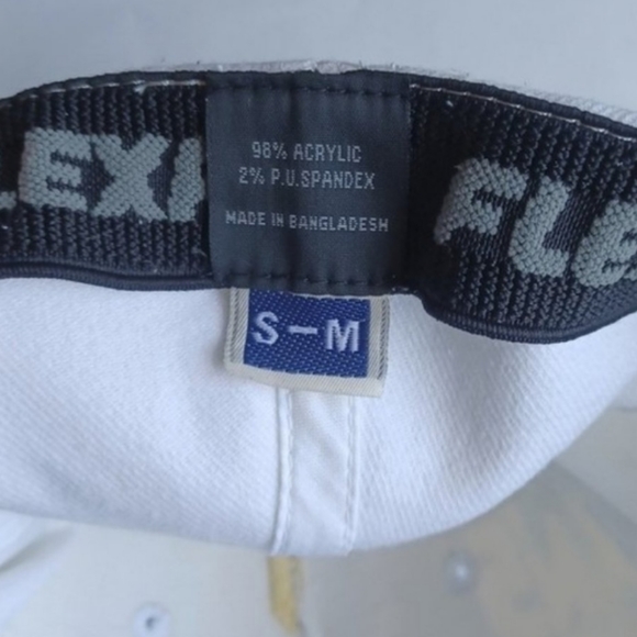 Vans 'off the wall' white and black flex fit hat Small/medium graffiti vans hat - Picture 7 of 15